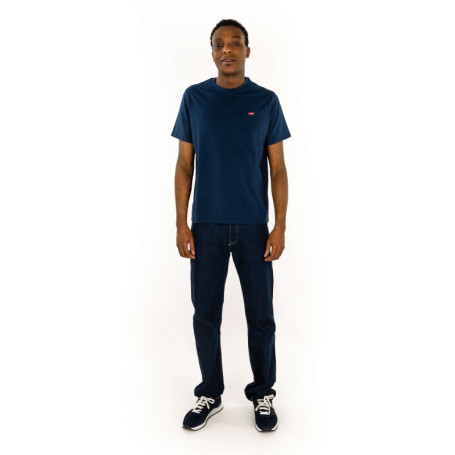 T-shirt bleu uni avec une coupe droite un col...