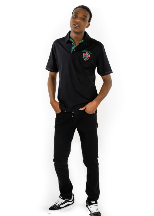 Jean noir uni style 5 poches avec une coupe slim stretch