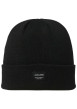 Thumbnail Bonnet noir uni avec une étiquette cousue sur l'ourlet
