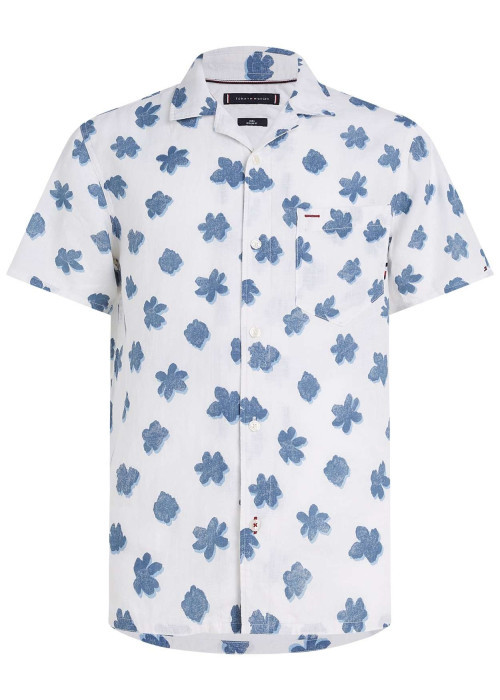 Chemise en lin blanche fleurie avec une coupe droite et un col cubain