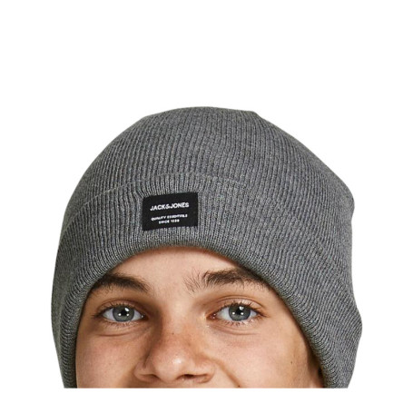 Bonnet gris uni avec une étiquette noire cousue...