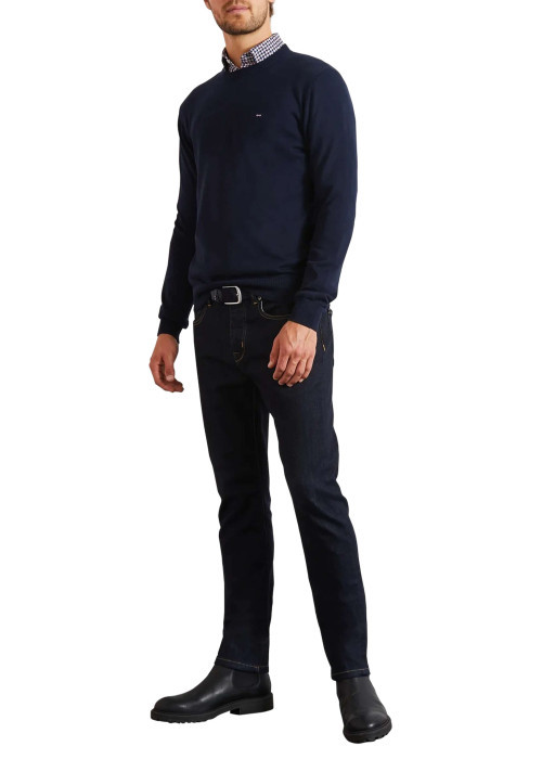 Pull en coton marine uni avec une coupe droite...