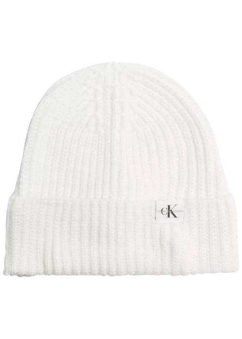 Bonnet écru en maille jersey et un logo cousu à l'avant