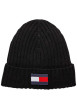 Thumbnail Bonnet noir uni avec un patch logo cousu à l'avant sur le revers