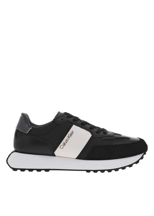 Baskets running noires en cuir et avec des lacets plats noirs