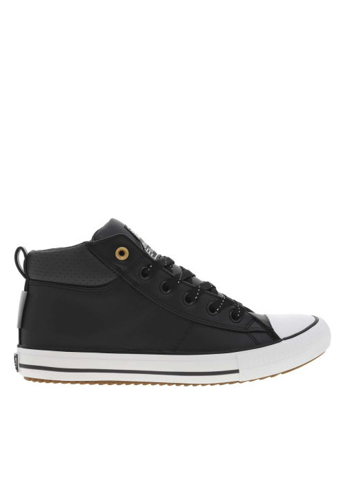 Baskets noires à lacets plats avec contrefort renforcé et semelle à reliefs