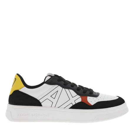 Baskets basses en cuir blanc et nubuck noir à...