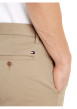 Thumbnail Pantalon Bleeker en coton beige uni avec une coupe chino et poches latérales - Image 5