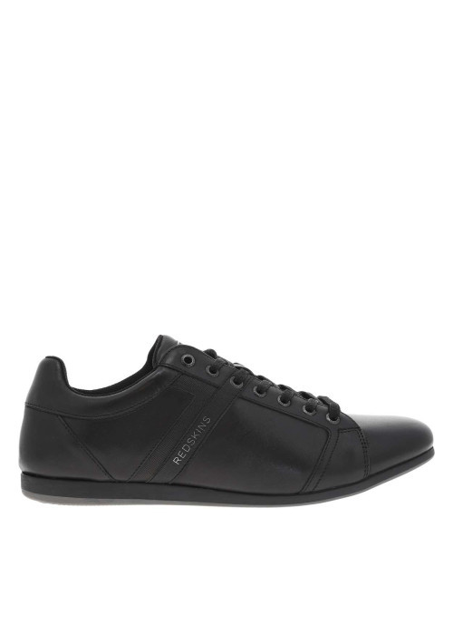 Baskets en cuir noires plates avec des lacets plats enduits et nom de la marque