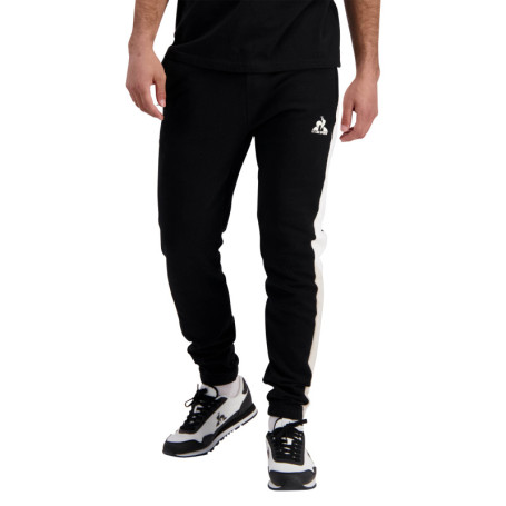 Jogging en coton noir uni avec une coupe slim...