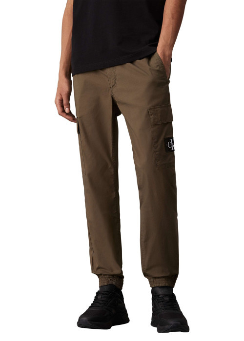 Cargo en coton kaki uni avec une coupe droite et plusieurs poches