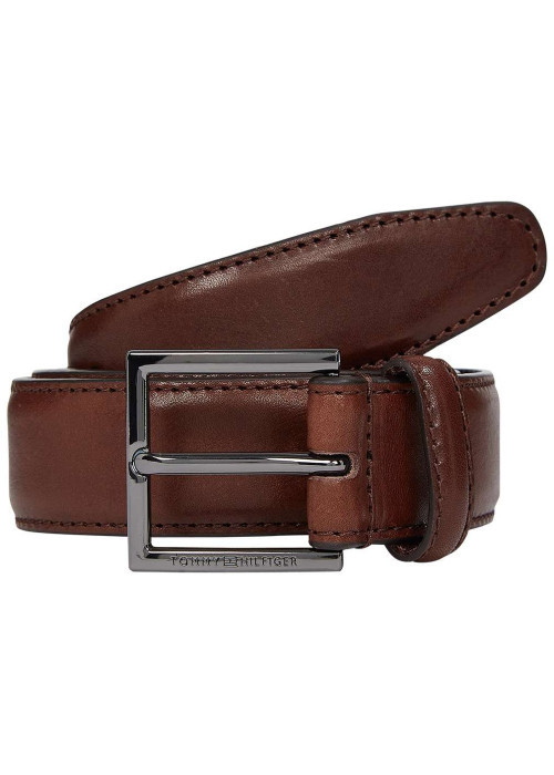 Ceinture marron unie en cuir avec nom iconique de la marque sur la boucle