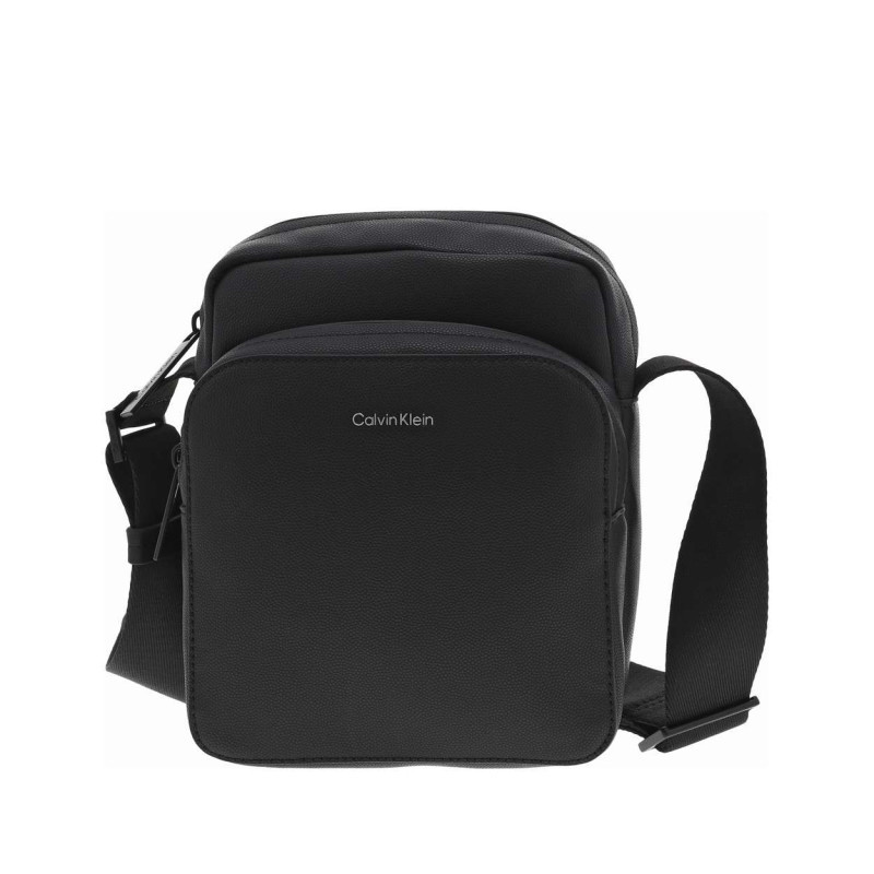 Calvin Klein Jeans - Sacoche Noire Carrée Unie Avec Une Bandoulière Large Et Réglable - Noire Calvin Klein Jeans - Sacoche Noire Carrée Unie Avec Une Bandoulière Large Et Réglable - Noire