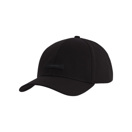 Casquette strapback noire unie avec un patch...