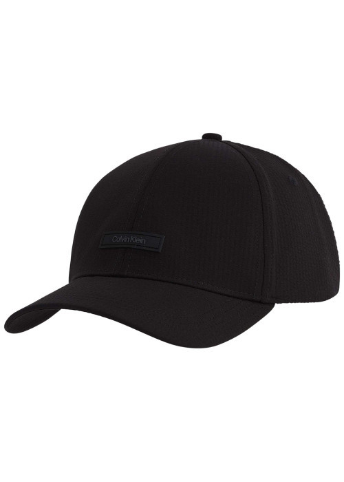 Casquette strapback noire unie avec un patch silicone à l'avant