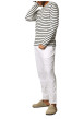 Thumbnail Pull en coton blanc à rayures bleues marine avec un col rond et une coupe droite - Image 9