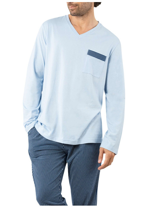 Pyjama long en coton bleu ciel à rayures avec un col v et une coupe droite