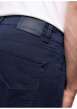 Thumbnail Pantalon en coton marine uni avec une coupe tapered et un patch de la marque - Image 5