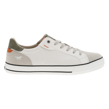 Tennis beiges et blanches avec des petits trous...