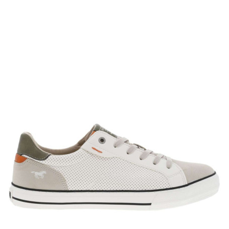 Tennis beiges et blanches avec des petits trous...