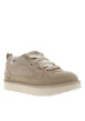 Thumbnail Sneakers larges en cuir taupe en daim à semelle plate et à lacets plats - Image 5