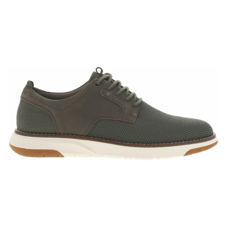 Sneakers en cuir kakis avec le bout et le talon...