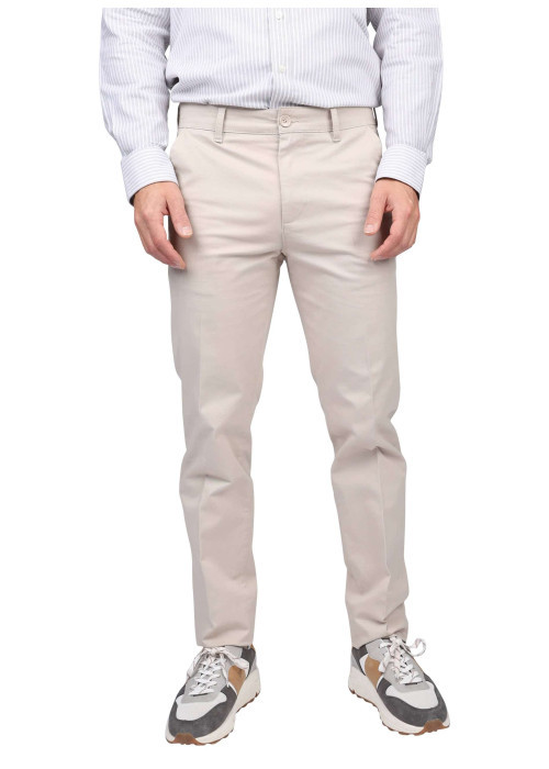 Pantalon chino en coton écru uni avec une coupe droite et des poches