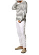 Thumbnail Pull en coton blanc à rayures bleues marine avec un col rond et une coupe droite - Image 4