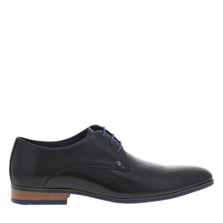 Derbies en cuir noires avec un talon décroché...