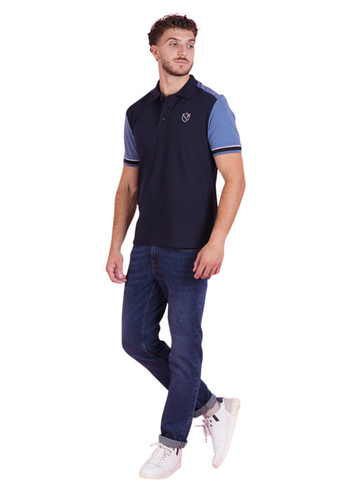 Polo en coton bleu en maille piquée avec une...