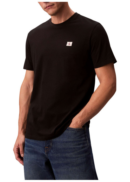 T-shirt en coton noir uni avec un petit patch brodé et à col rond