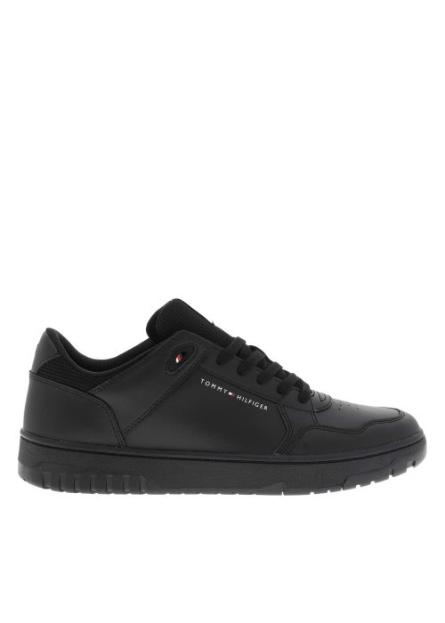 Sneakers en cuir noires à lacets avec semelle à talon plat embossé