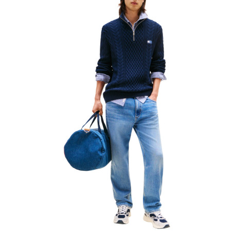 Pull en coton marine uni avec une coupe droite...