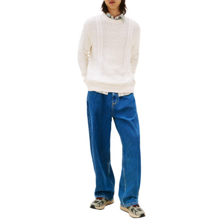 Pull en coton ecru uni avec une coupe droite et...