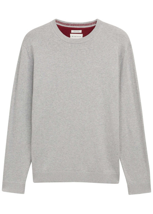 Pull en coton gris clair avec un col rond et des manches longues