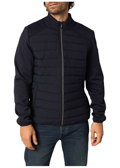 Blouson marine avec un col montant zippé et logo de la marque sur une manche
