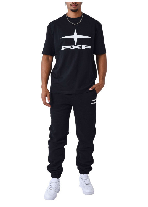 T-shirt noir avec un imprimé sur le torse un col rond et des manches courtes