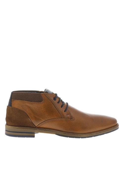 Bottines en cuir cognac avec un talon décroché bas et des lacets