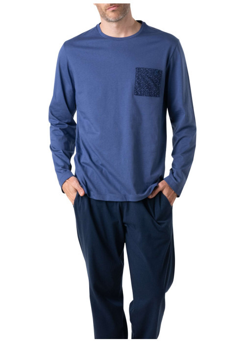 Pyjama long en coton bleu uni à col rond avec une poche plaquée