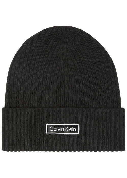 Bonnet en coton noir uni avec un revers sur le bas et nom iconique