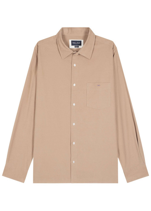 Chemise en coton beige avec un col à rabats et des manches longues