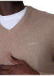 Thumbnail Pull en coton beige uni avec logo iconique et une coupe droite à col v - Image 3