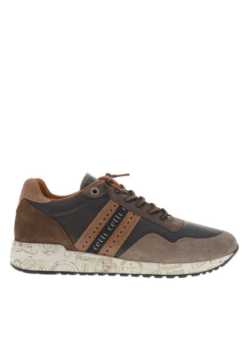 Baskets en cuir café avec un talon plat imprimé à fermeture slip-on