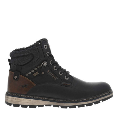 Bottines noires à talon plat pourvues d'une...