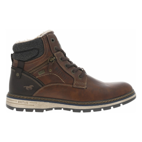 Bottines cognac à talon plat pourvues d'une...