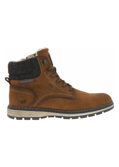 Bottines cognac à talon plat pourvues d'une fermeture zippée et de lacets
