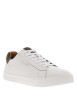 Thumbnail Baskets en cuir blanches avec un empiècement en daim kaki au talon - Image 3