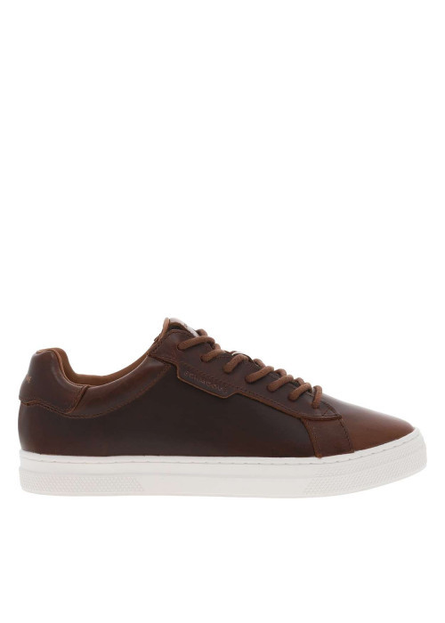 Baskets en cuir marron à talon plat avec une languette en daim