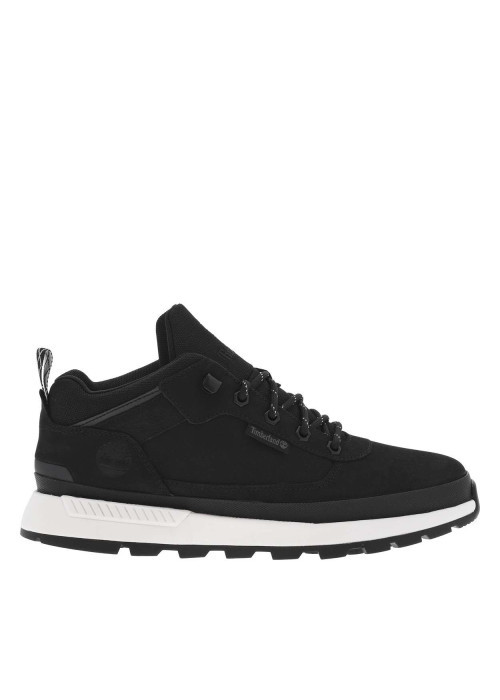 Sneakers en cuir noires à talon plat avec des lacets ronds et logo embossé