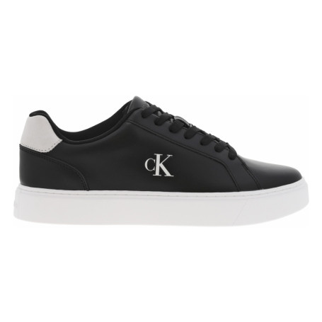 Tennis en cuir noires à talon plat avec des...
